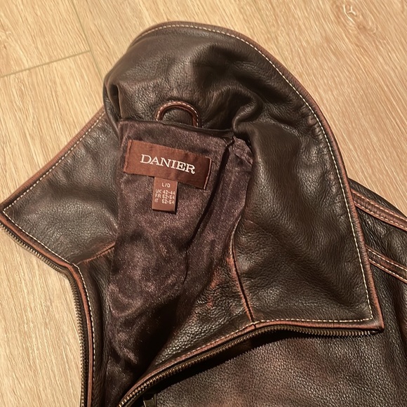 Danier Leather jacket. - Picture 2 of 8